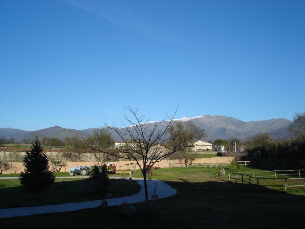 Posada Tresmentiras Aldeanueva del Camino Esterno foto