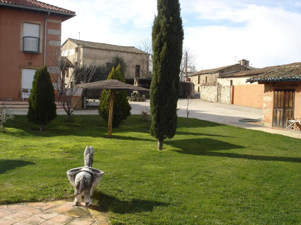 Posada Tresmentiras Aldeanueva del Camino Esterno foto