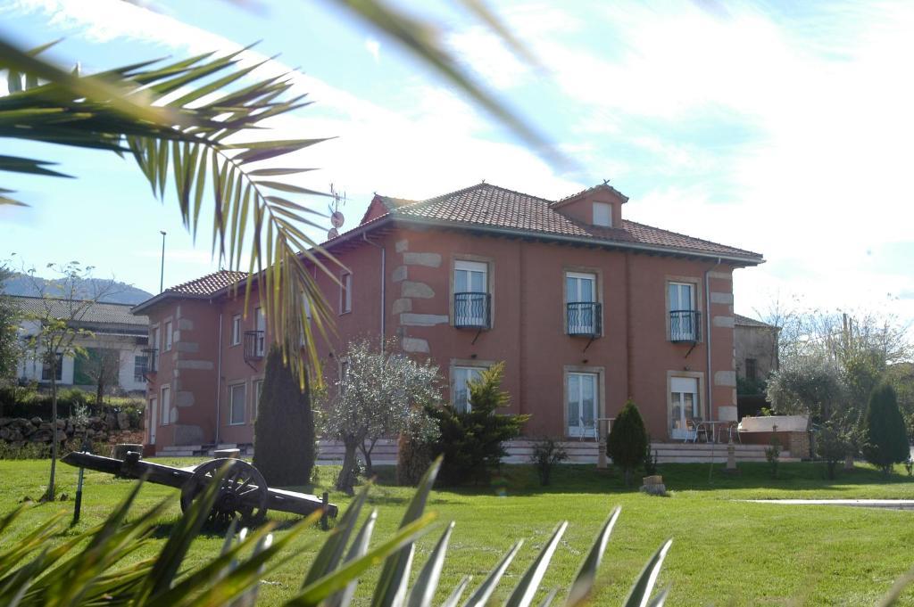 Posada Tresmentiras Aldeanueva del Camino Esterno foto